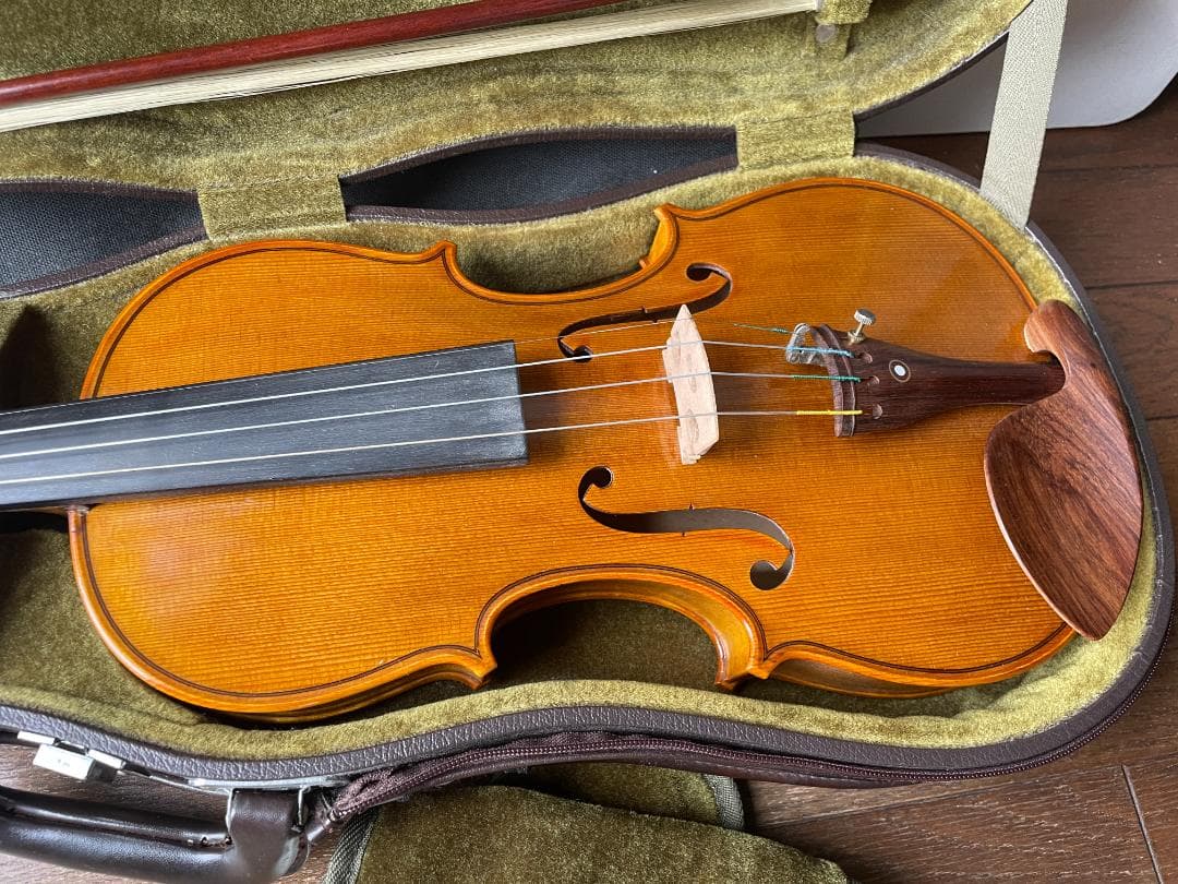 こがね色ニスで美しいワンピースバックのバイオリン ４／４サイズ