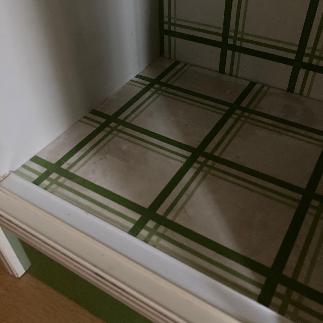 ガラス戸棚　飾り棚　食器棚　緑