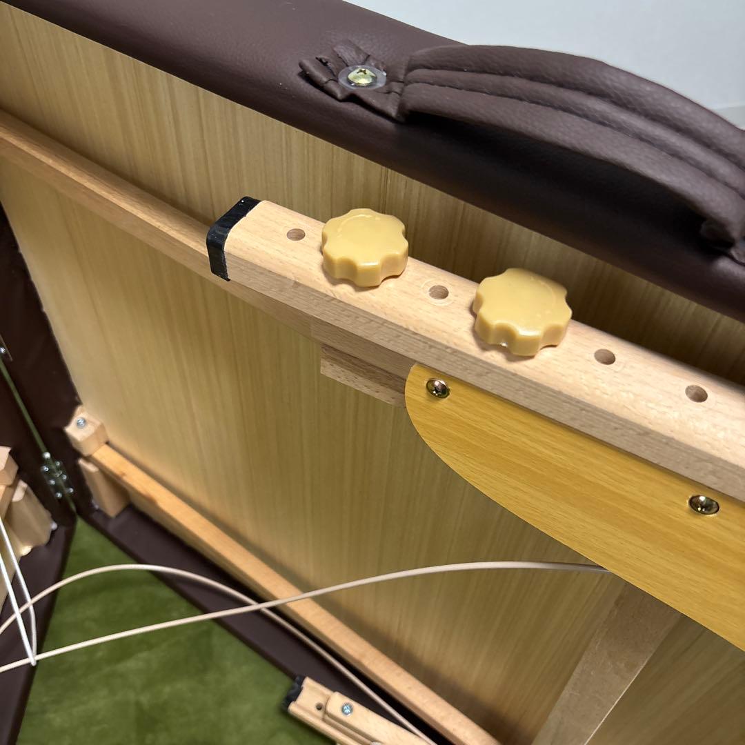 ブラウン 軽量木製折りたたみマッサージベッド(有孔)