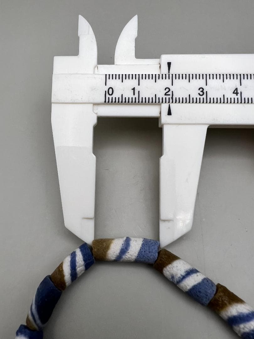 【海】アフリカン　動物の骨オールドTOP　再生ガラス とんぼ玉 ビーズ