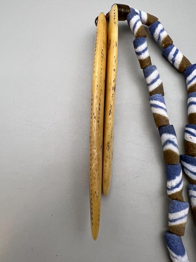 【海】アフリカン　動物の骨オールドTOP　再生ガラス とんぼ玉 ビーズ