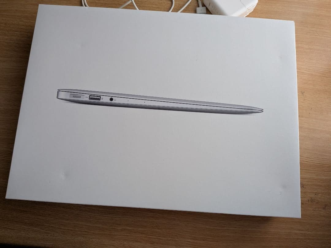 Apple MacBook Air 13インチ（Early 2015）