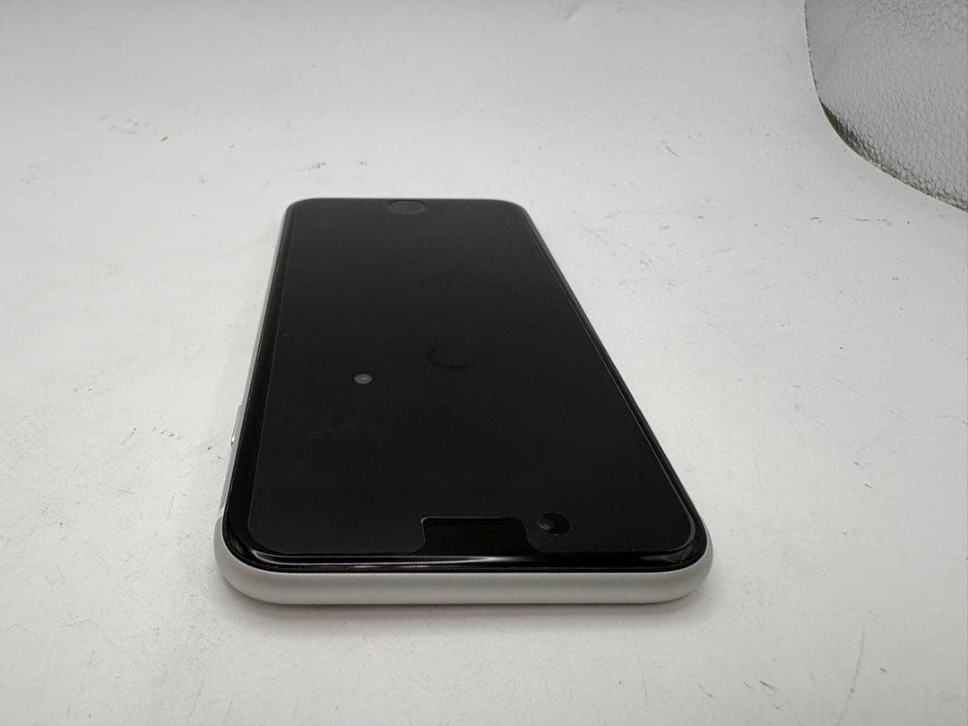 iPhone SE（第二世代）ホワイト 128GB バッテリー残量…81%