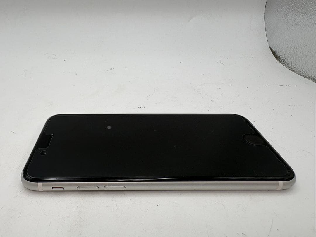 iPhone SE（第二世代）ホワイト 128GB バッテリー残量…81%
