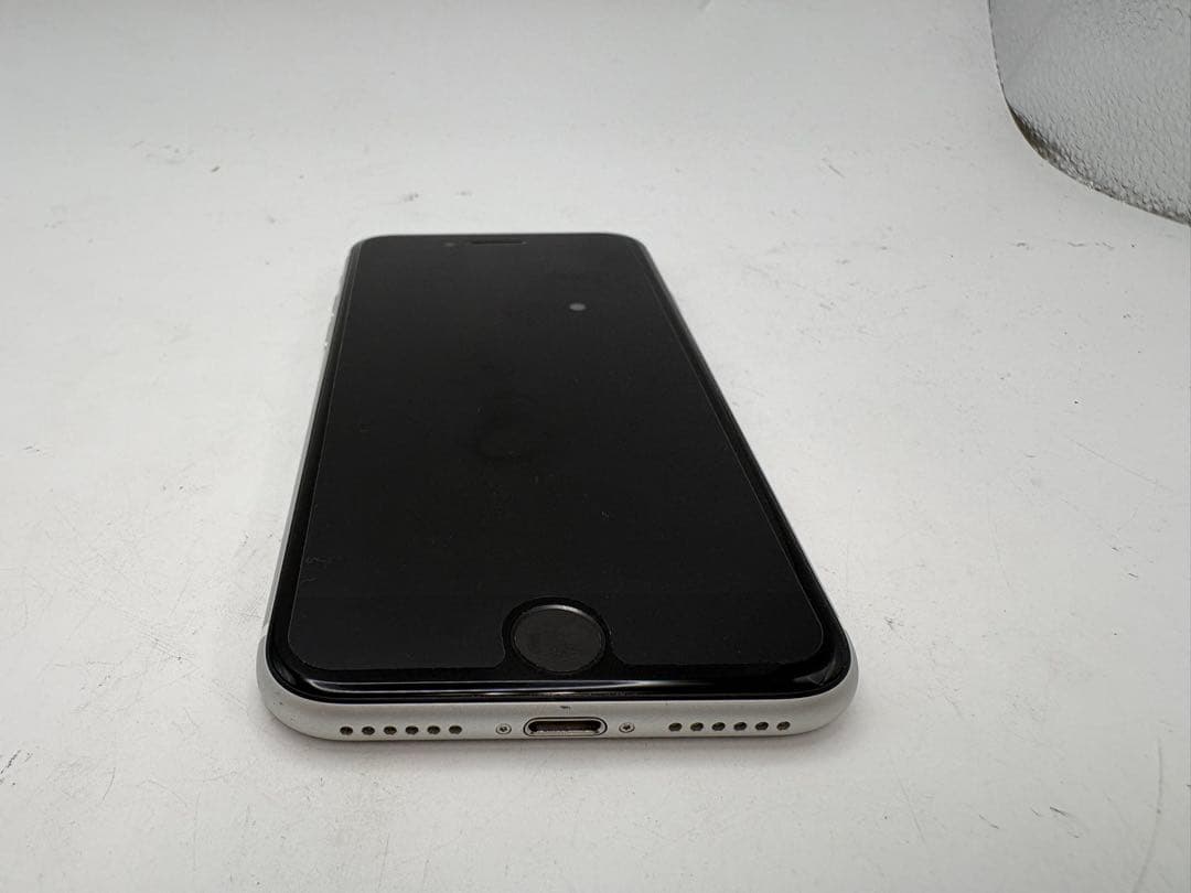 iPhone SE（第二世代）ホワイト 128GB バッテリー残量…81%