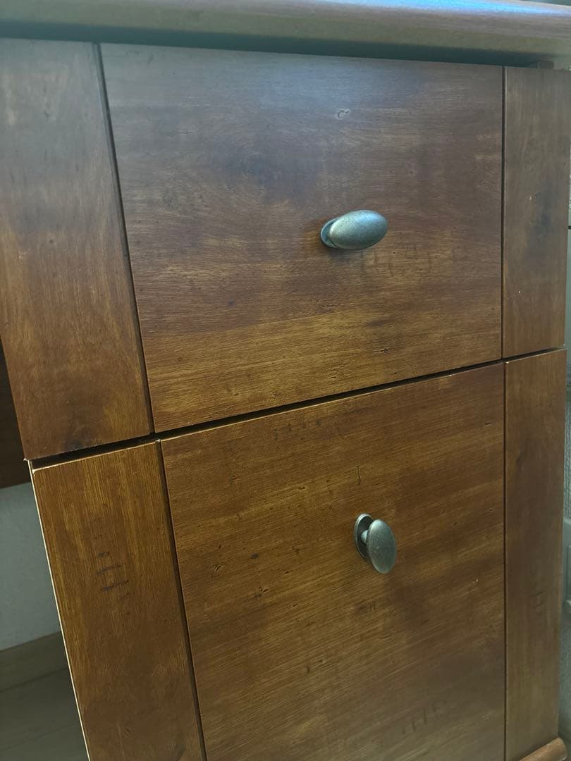 送料込み　木製 パソコンデスク 机　引き出し、収納付き