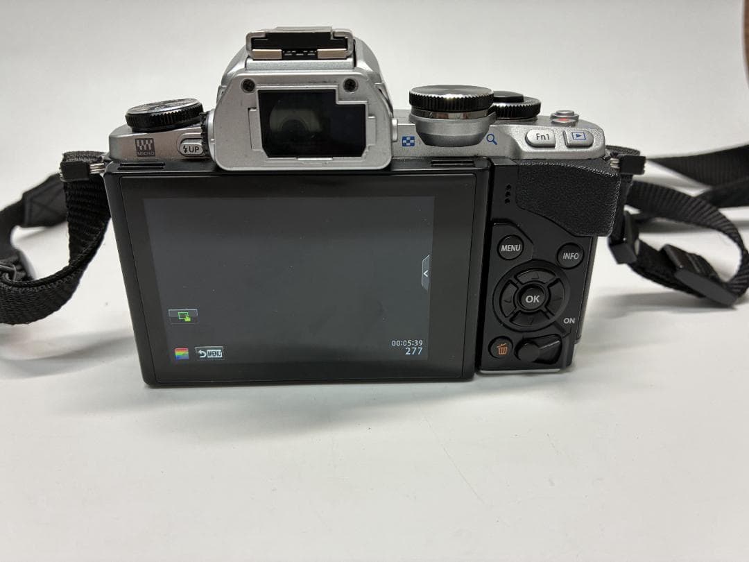 【訳アリ】OLYMPUS OM-D E-M10 レンズ2本付