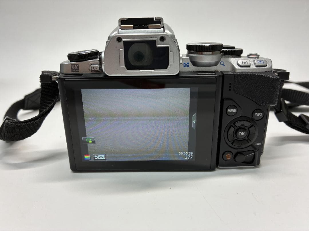 【訳アリ】OLYMPUS OM-D E-M10 レンズ2本付