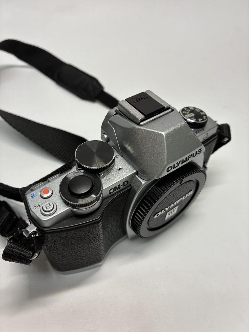 【訳アリ】OLYMPUS OM-D E-M10 レンズ2本付