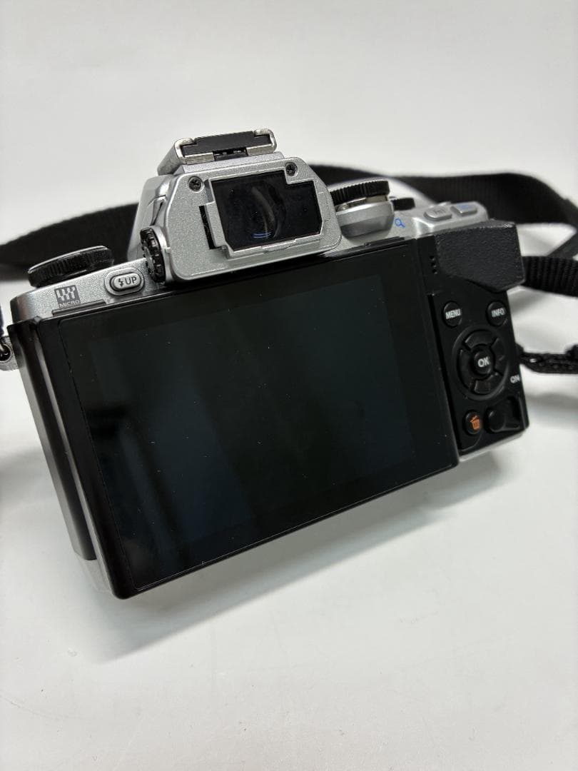 【訳アリ】OLYMPUS OM-D E-M10 レンズ2本付
