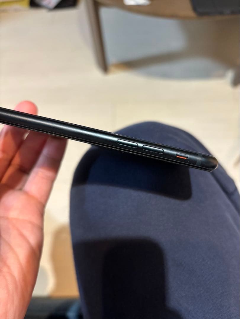 iPhone SE 第三世代 ブラック 本体 + ケース付き 初期化済