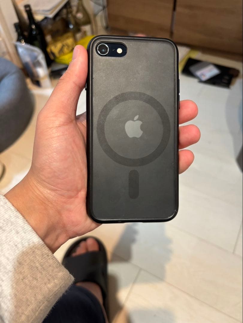 iPhone SE 第三世代 ブラック 本体 + ケース付き 初期化済