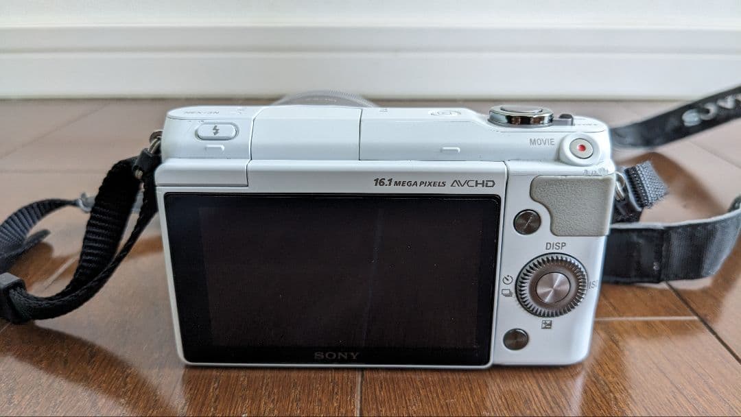 特価Sony α NEX-3N ミラーレスカメラ SEL16F28 単焦点レンズ