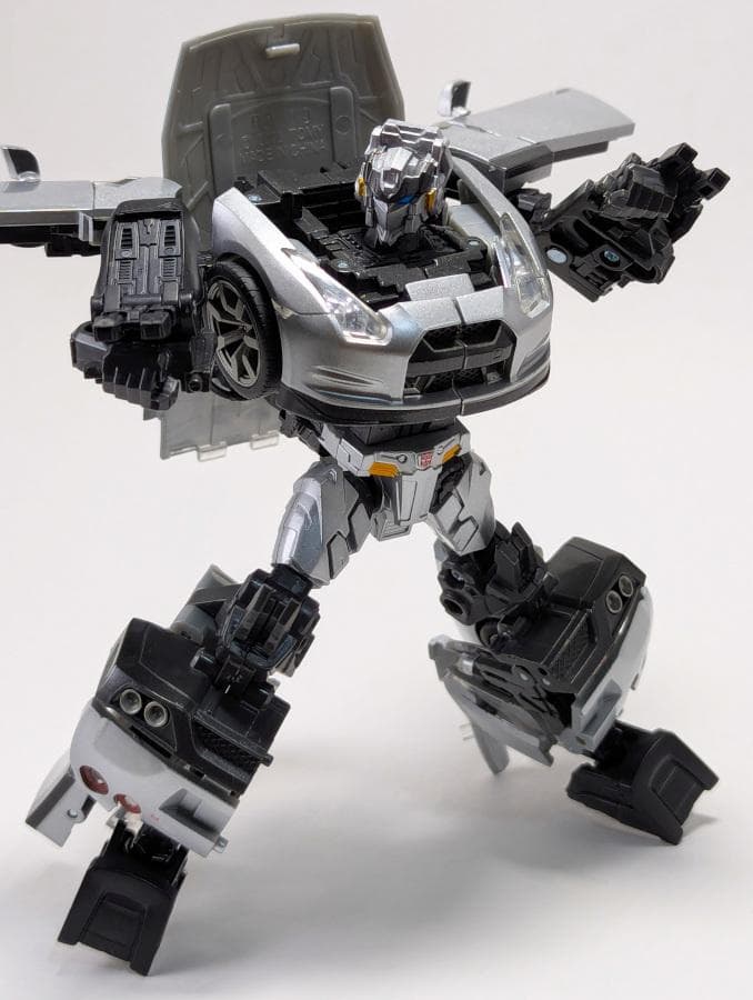 トランスフォーマー オルタニティ コンボイ アルティメイトメタルシルバー