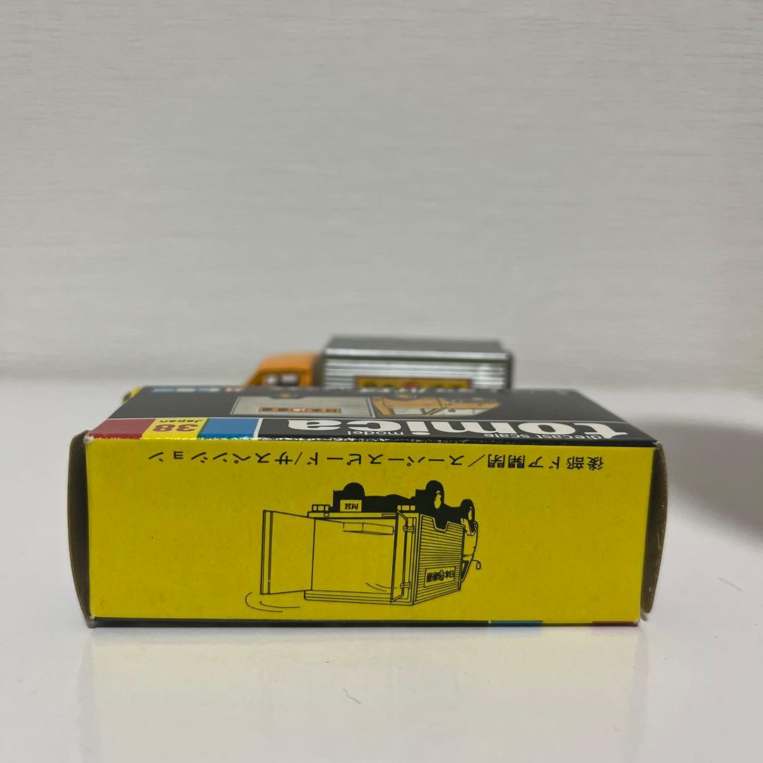 トミカ 38 日本通運 ハイエース　ミニカー