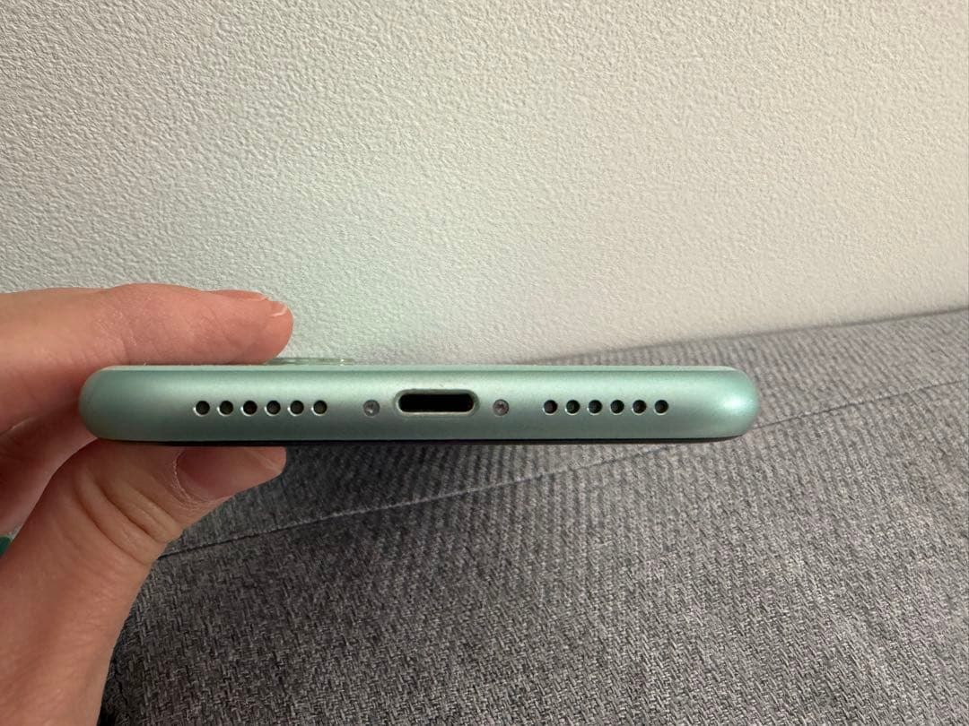 Apple iPhone 11 ミントグリーン 本体　バッテリー79%