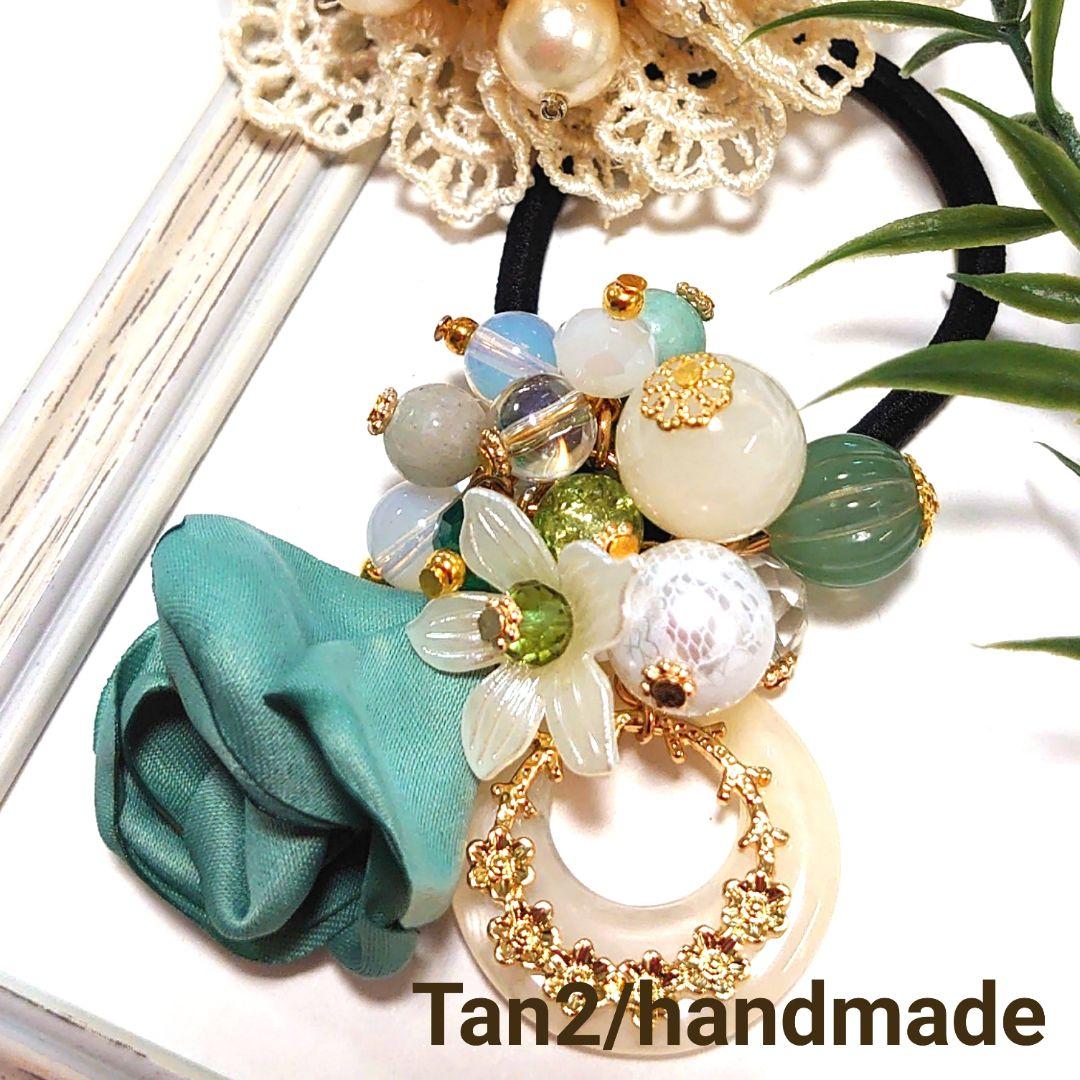 じゃらじゃら  ヘアゴム  天然石入り♡モスグリーンのフラワータッセル