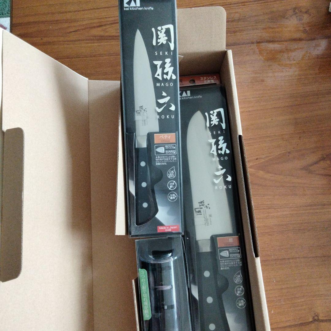 関孫六　茜、KAI AKANE 三徳包丁・ペティナイフ、シャープナー付きセット