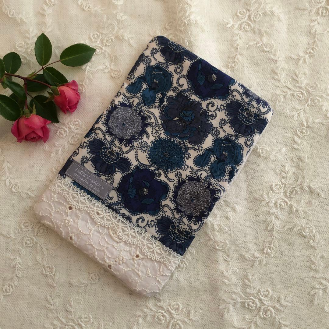 ハンドメイドハンカチ　リバティ（ルーシーディジー）刺繍コットン、レース