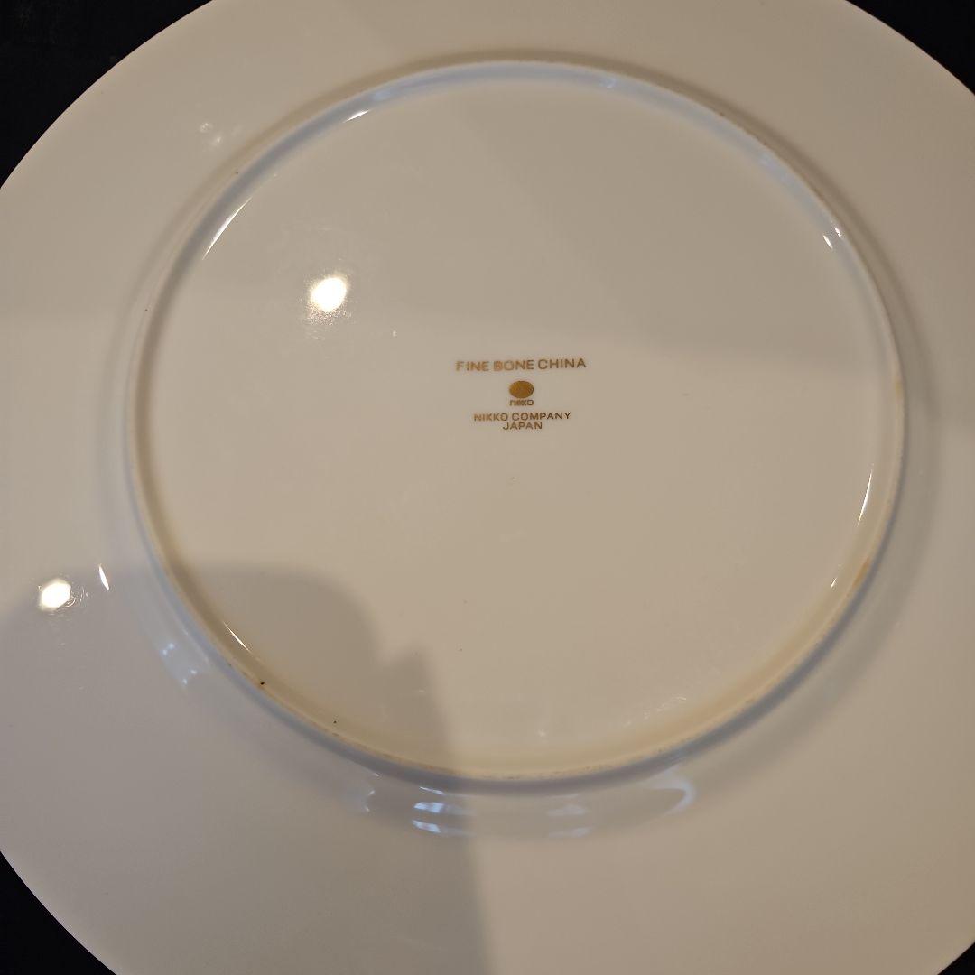 紺色と白の金縁円形皿　７枚