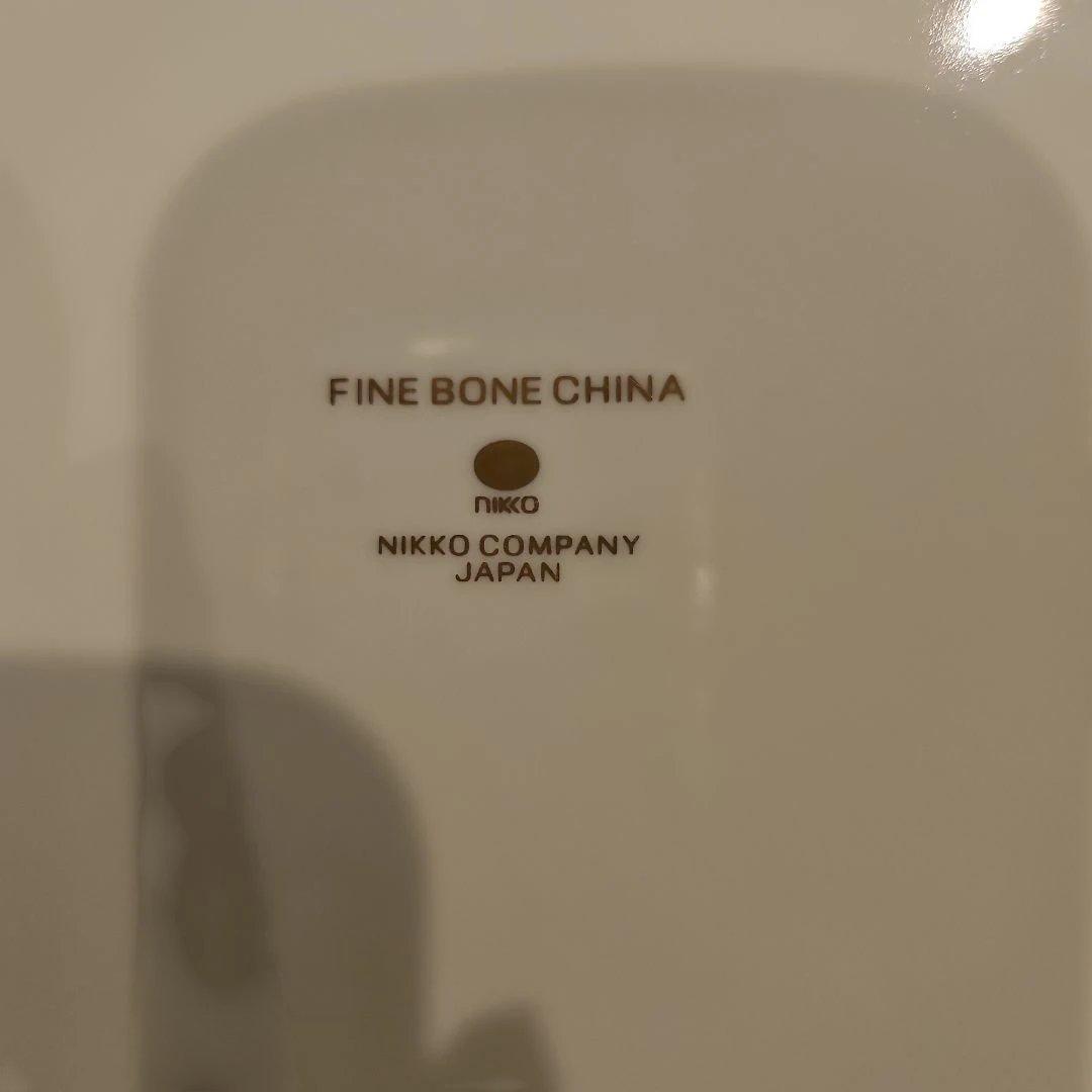 紺色と白の金縁円形皿　７枚