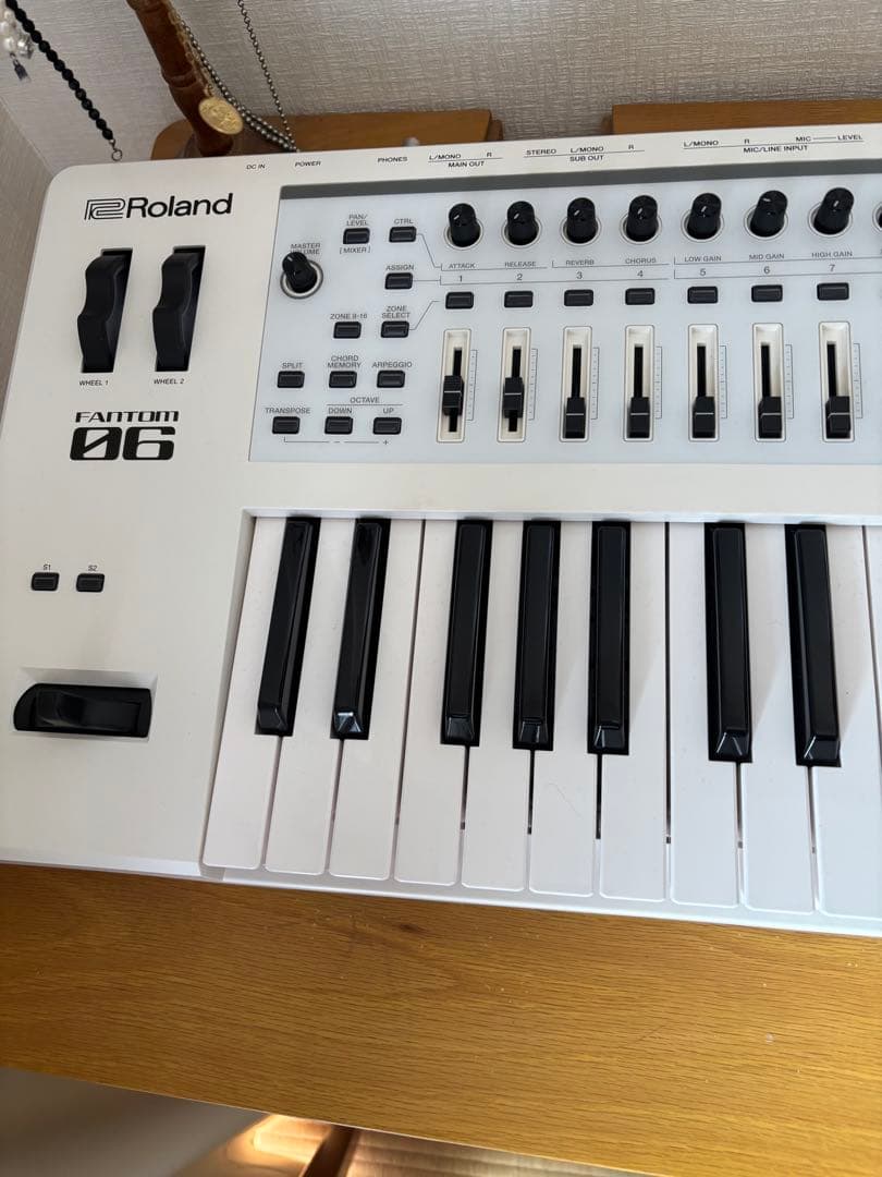 Roland Fantom 06 61鍵 島村楽器限定ホワイト