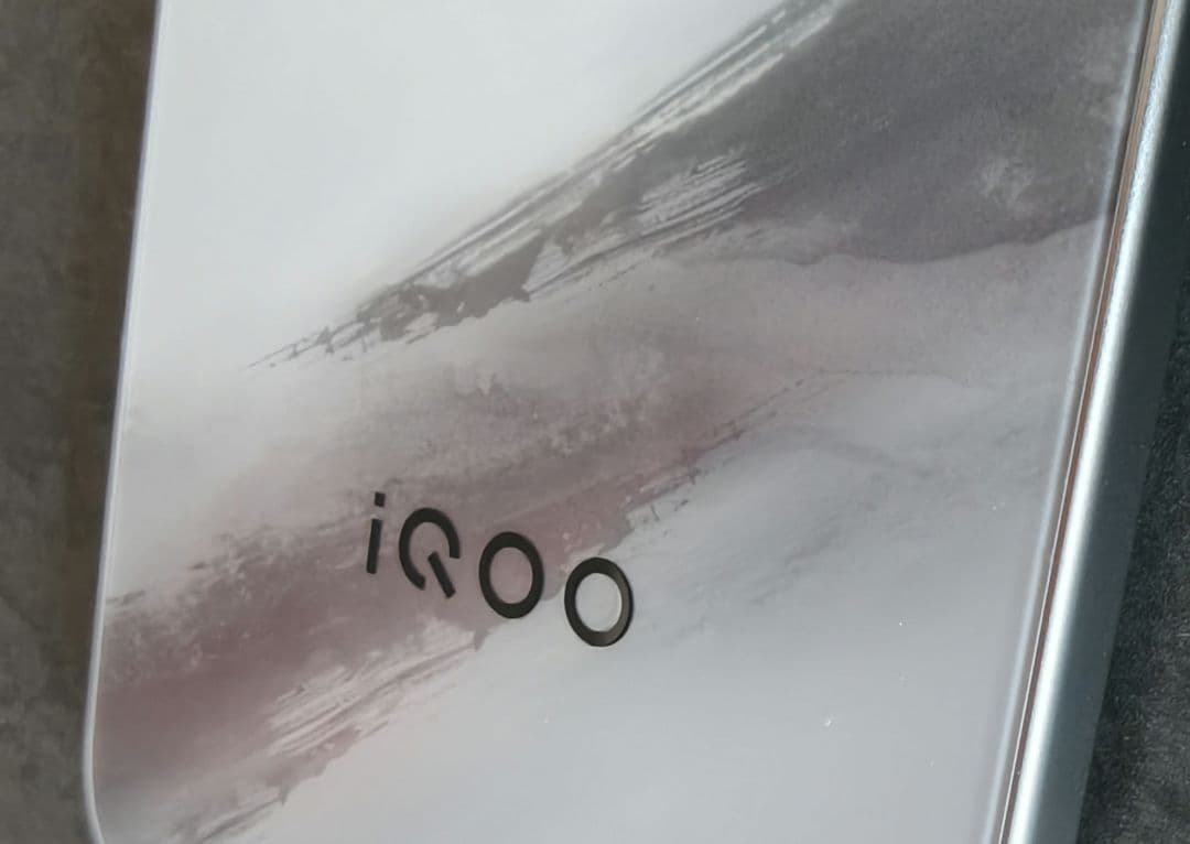 vivo iQOO 15（16/512GB）グレー　中国版　オマケ付き