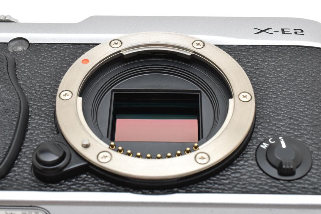 超美品 富士フイルム X-E2 ミラーレス デジタルカメラボディ シルバー