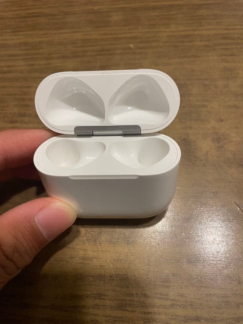 AirPods第4世代ノイズキャンセリング付き 充電ケース