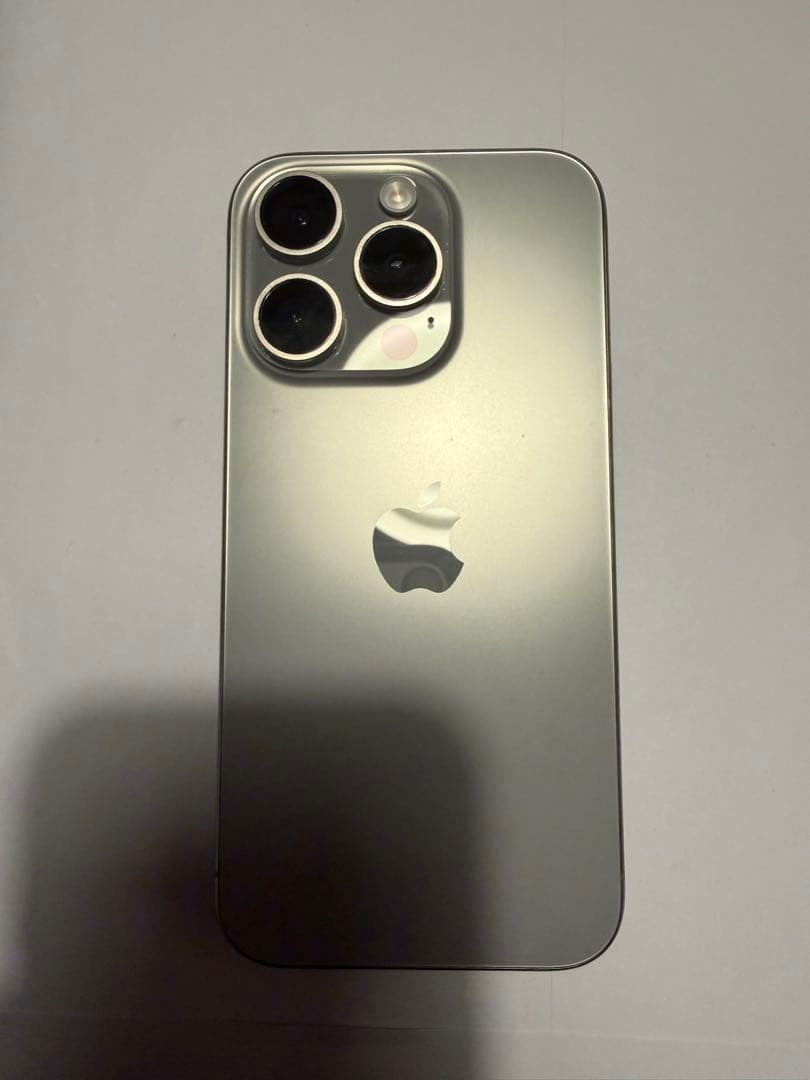 R*a様 iPhone15 pro ナチュルチタニウム 256GB SIMフリー