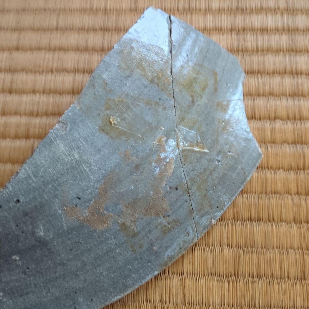 陶器の破片 灰色 ストライプ模様　古唐津の陶片　焼山窯発掘品　大皿の欠片