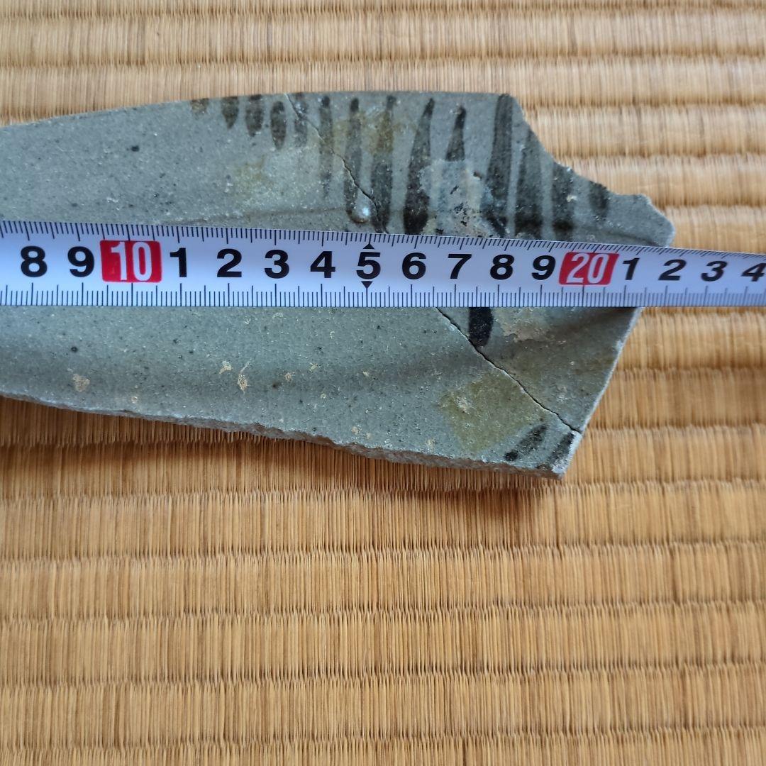 陶器の破片 灰色 ストライプ模様　古唐津の陶片　焼山窯発掘品　大皿の欠片