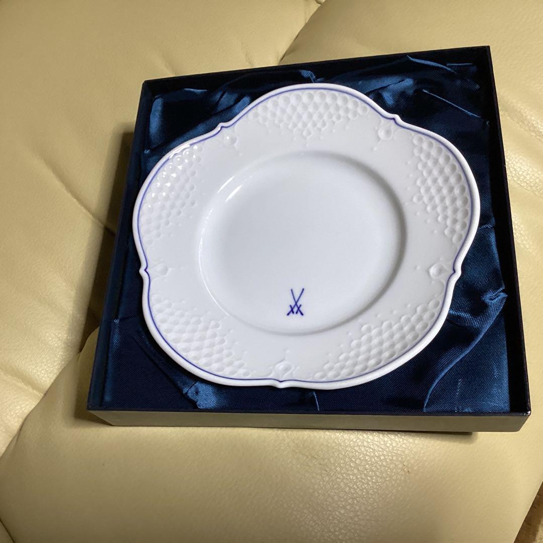 マイセン　ホワイトプレート 装飾的なエッジ　一級品　縦約19センチ横約19センチ