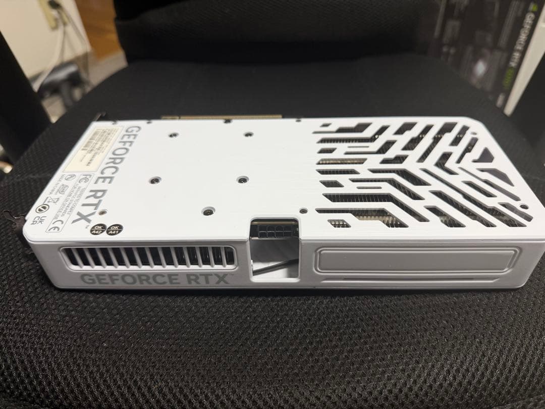 グラフィックボード・グラボ・ビデオカード Palit GeForce RTX 5060 Ti White OC 16GB