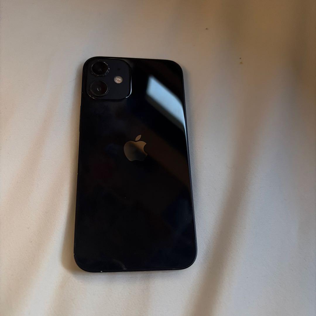 Apple iPhone 12 mini本体 角に傷あり