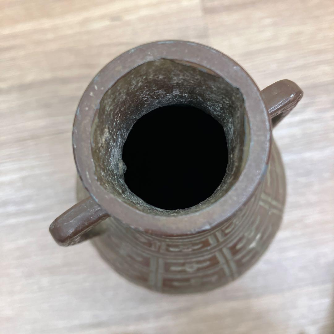 D壁 鋳銅 花瓶 双耳 幾何学紋様 花器 飾壷 鋳物 工芸品 アンティーク