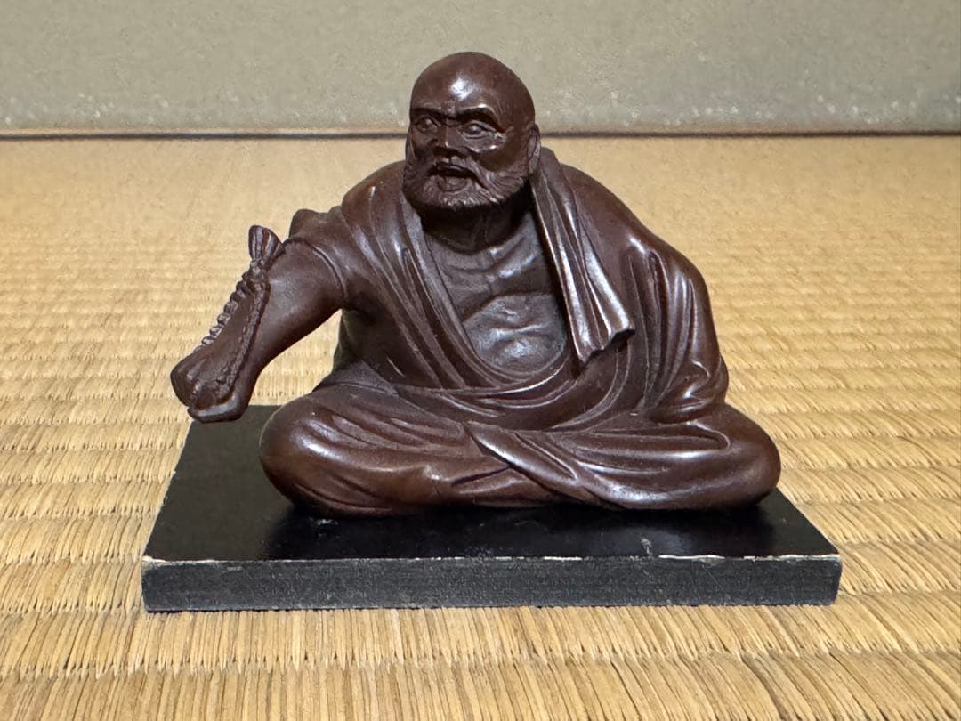 母のお茶道具の仲間たち　面壁九年 達磨大師 台座付　本体69x45xh55mm