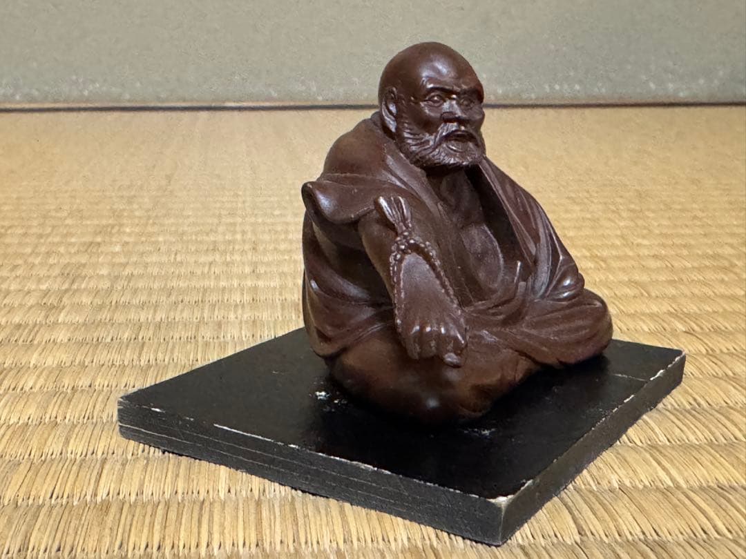 母のお茶道具の仲間たち　面壁九年 達磨大師 台座付　本体69x45xh55mm