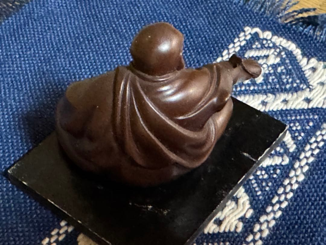 母のお茶道具の仲間たち　面壁九年 達磨大師 台座付　本体69x45xh55mm