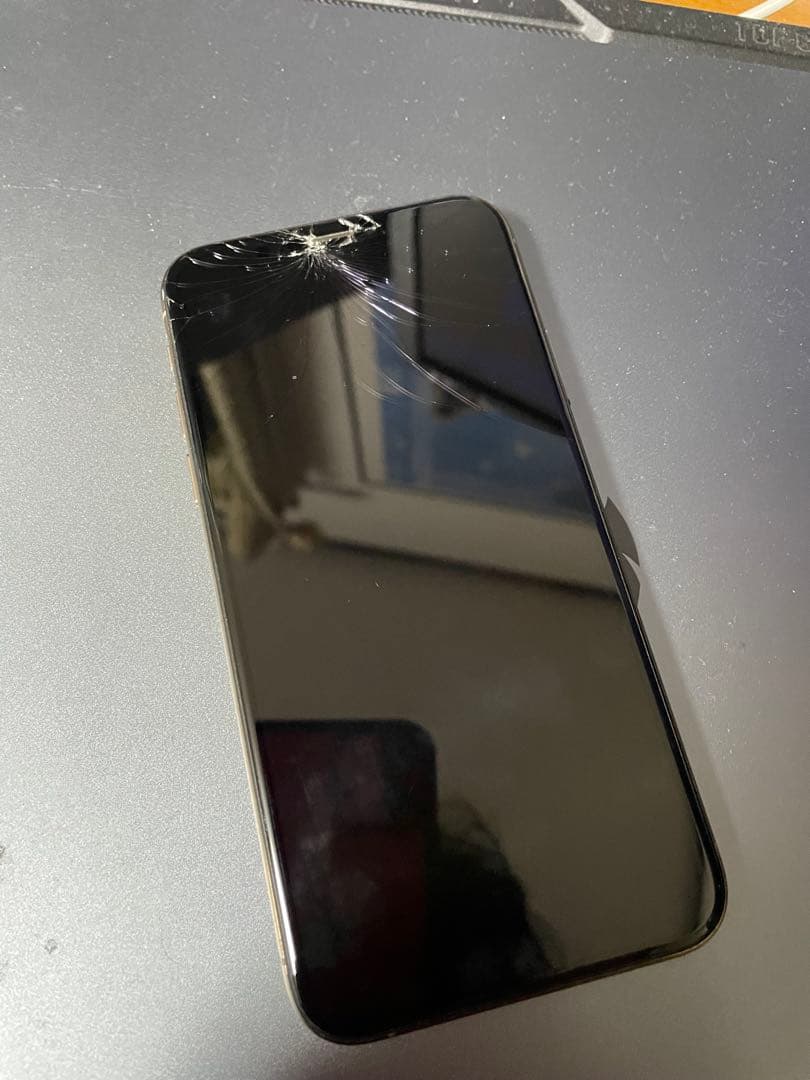 Apple iPhone Xs ゴールド ひび割れあり