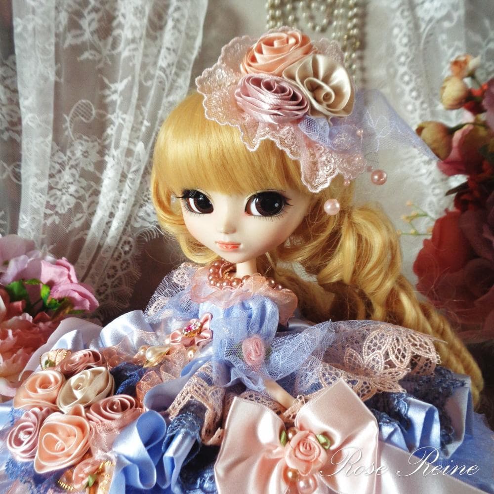 ローゼンレーヌ王妃 凛と美しいラブリーローズのグラデーションフリルドールドレス