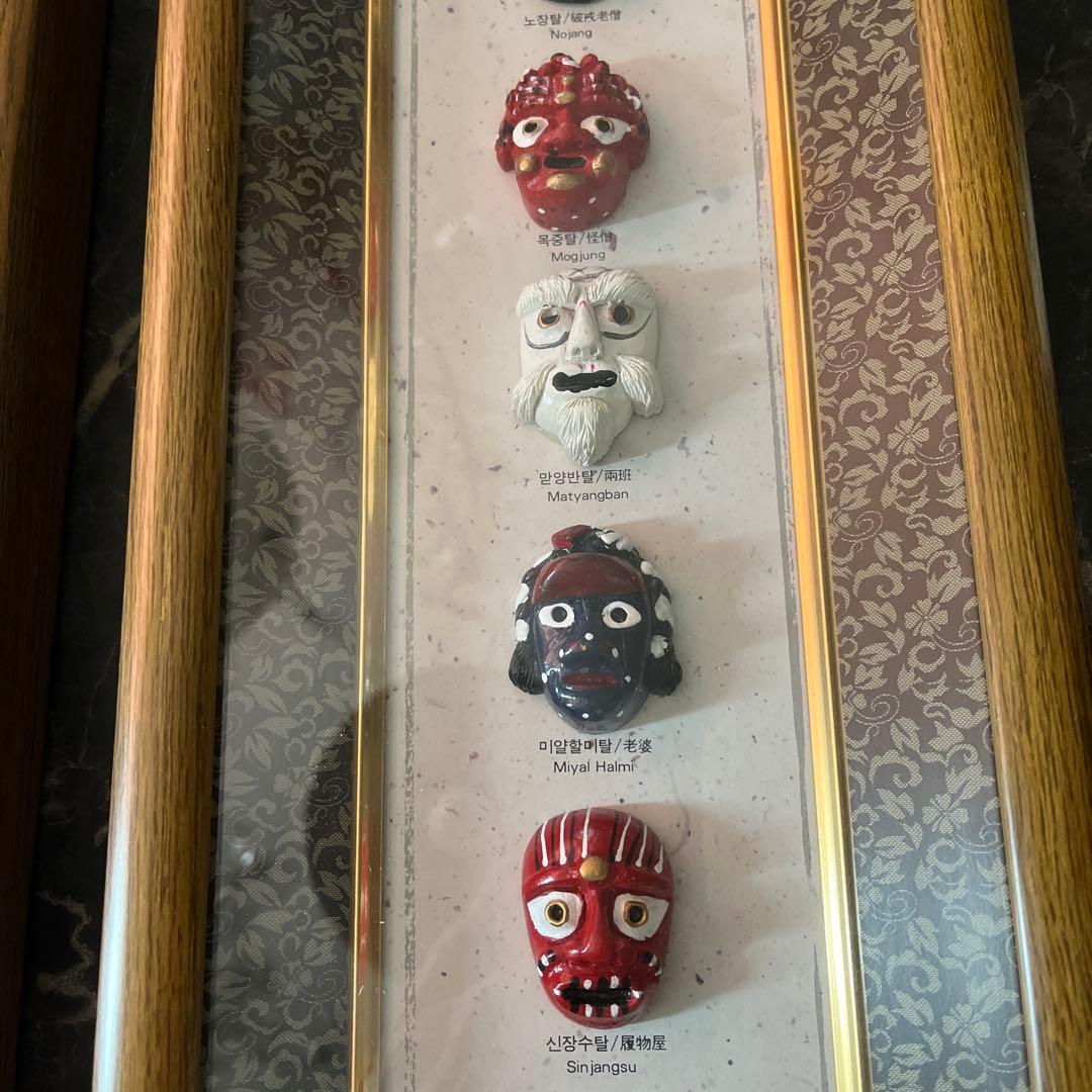 韓国河回仮面（ハフェタル）」を並べた壁掛けインテリア 額3個
