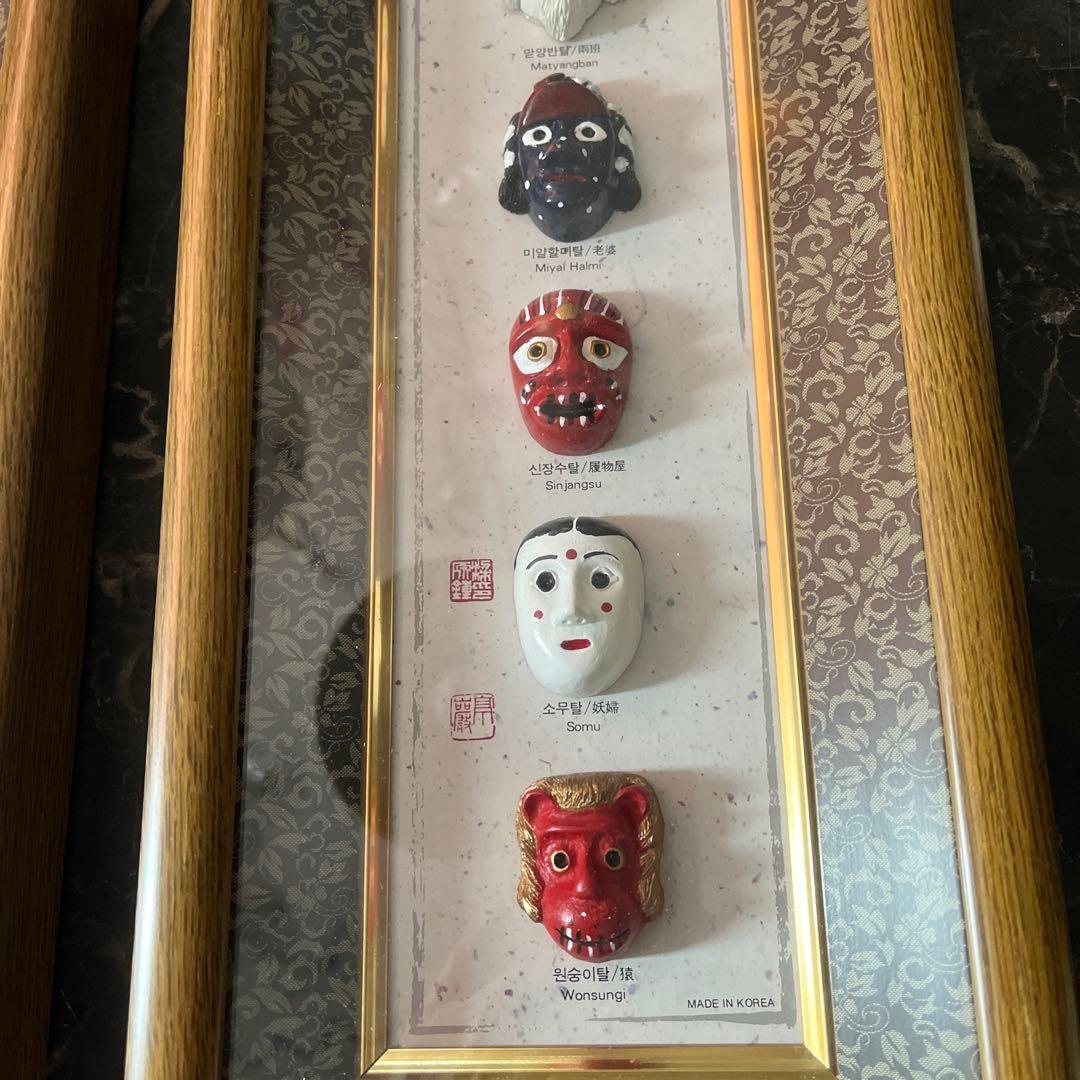 韓国河回仮面（ハフェタル）」を並べた壁掛けインテリア 額3個