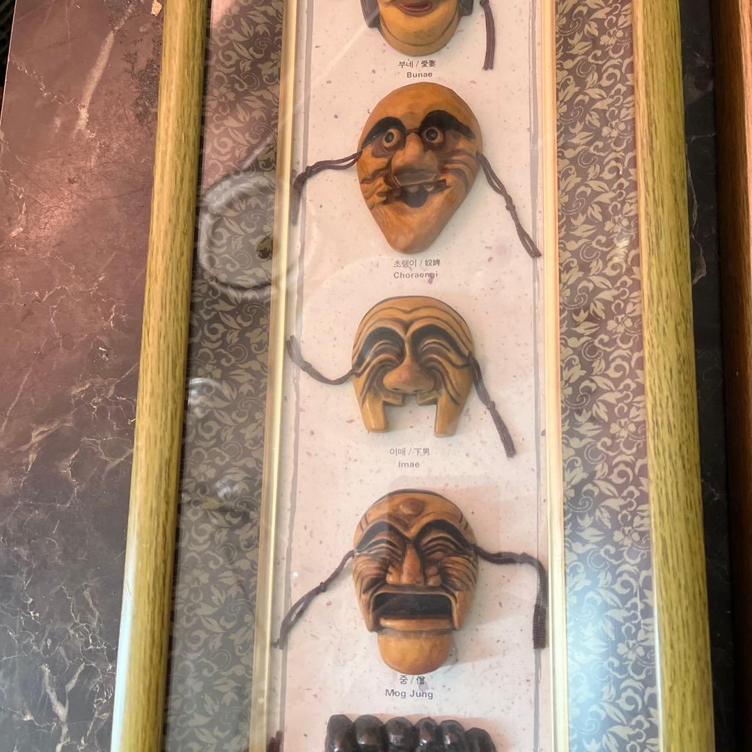 韓国河回仮面（ハフェタル）」を並べた壁掛けインテリア 額3個