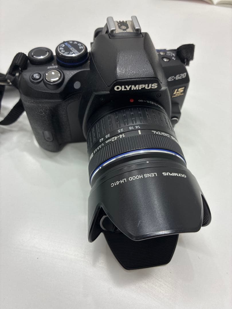オリンパス E-620 デジタル一眼レフ＋14-42mm レンズセット フード付