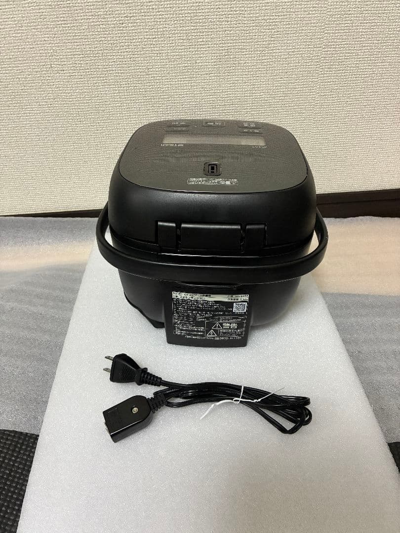 3合炊き ブラック炊飯器 電源コード付き