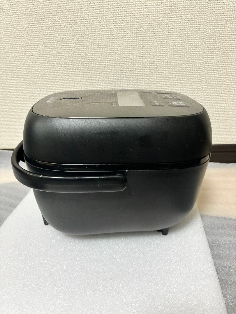 3合炊き ブラック炊飯器 電源コード付き