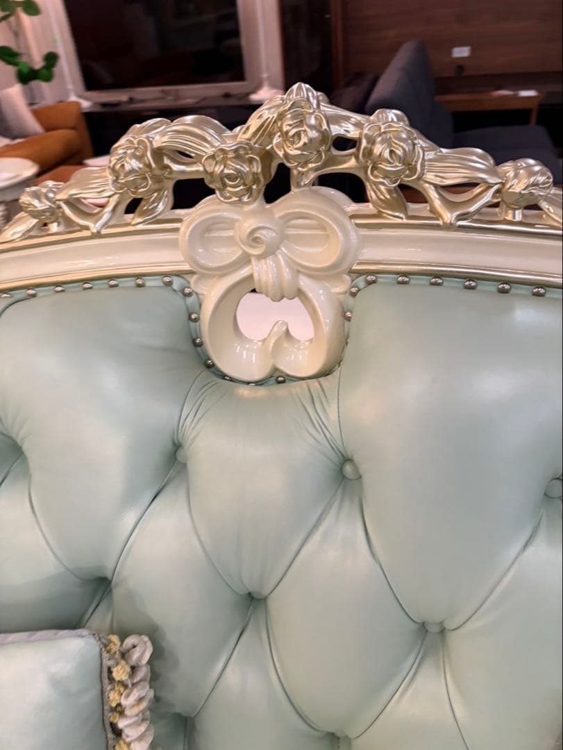 ロココ調　３人用ソファ　猫脚　豪華ソファ