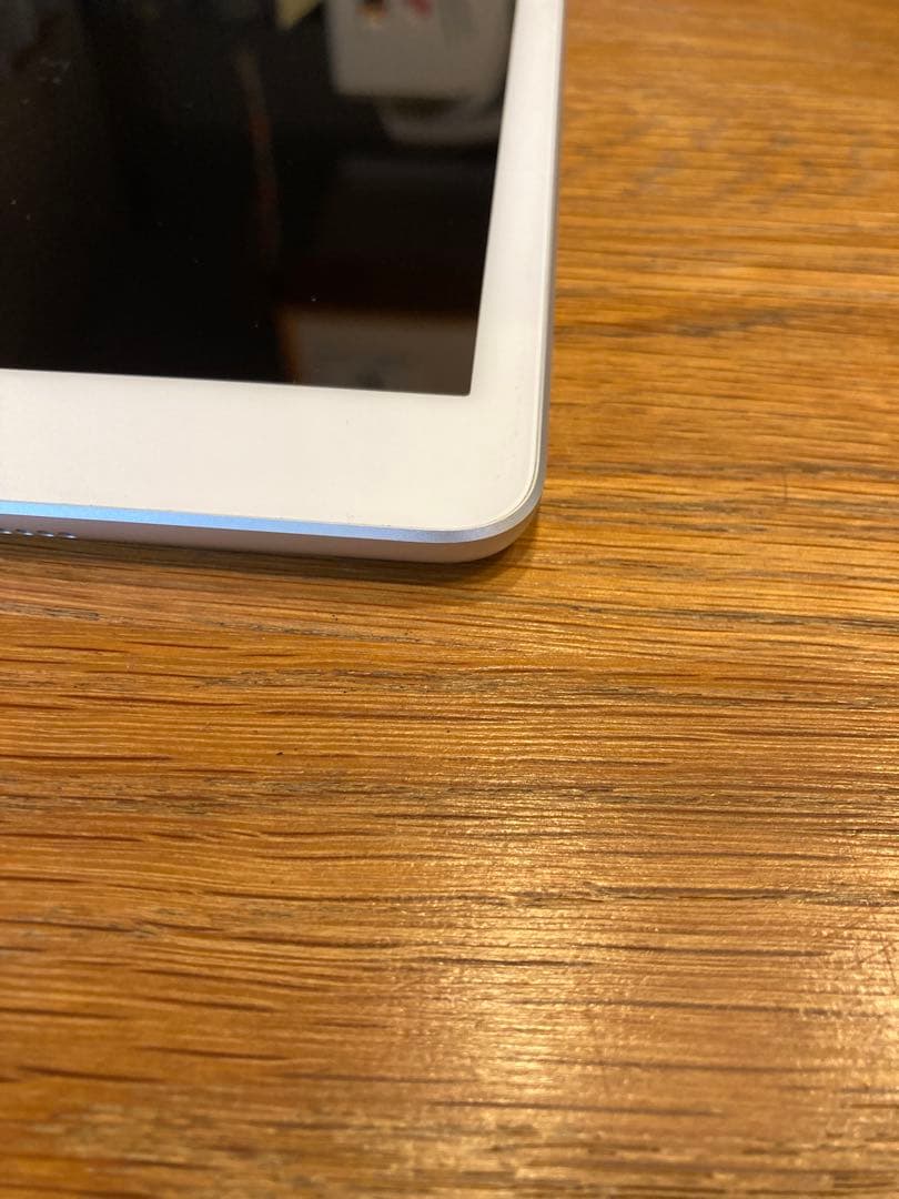 【キーボードカバー付】Apple iPad (第8世代) シルバー 32GB