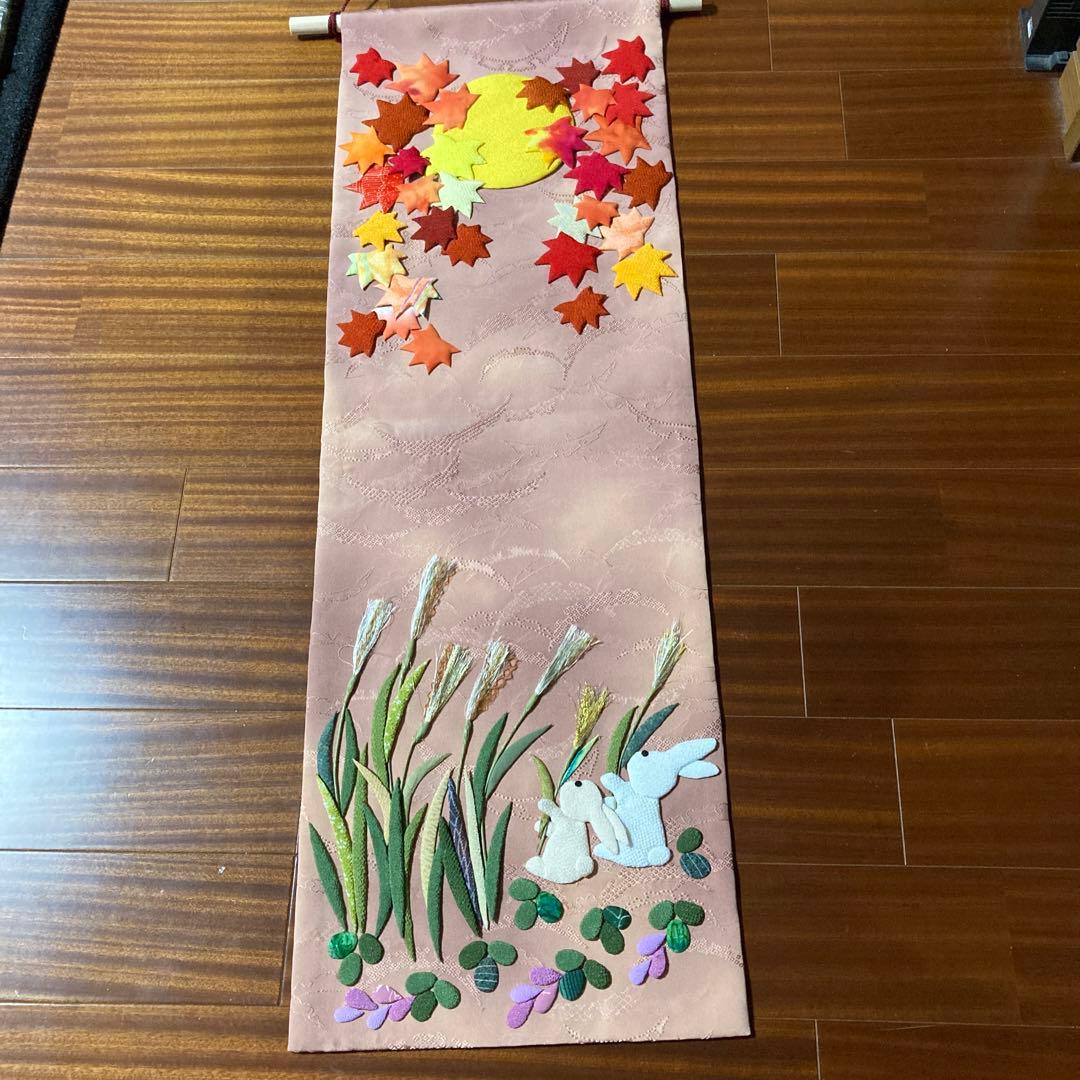 秋の紅葉とウサギ、ススキの装飾押絵